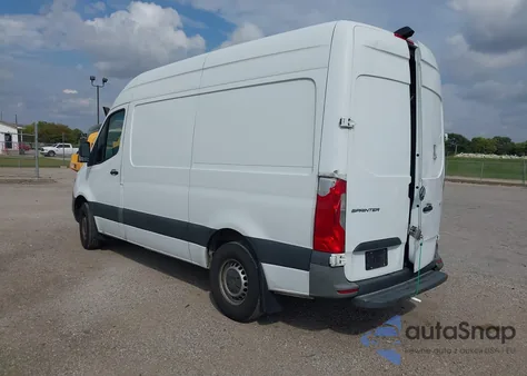 2020 Mercedes-Benz Sprinter 2500 Standard Roof V6 z USA, uszkodzony, nr VIN W1W4EBHYXLT033703